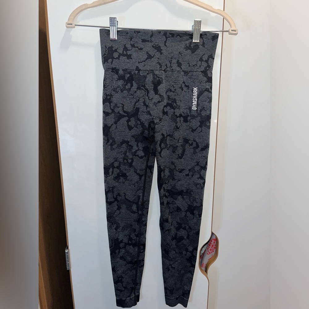 Gymshark black/grey camo leggings